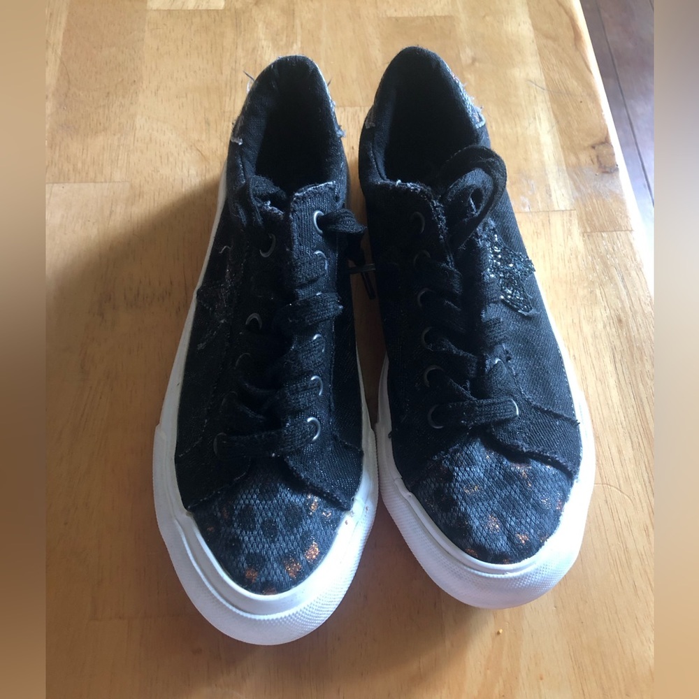 Very G sneakers